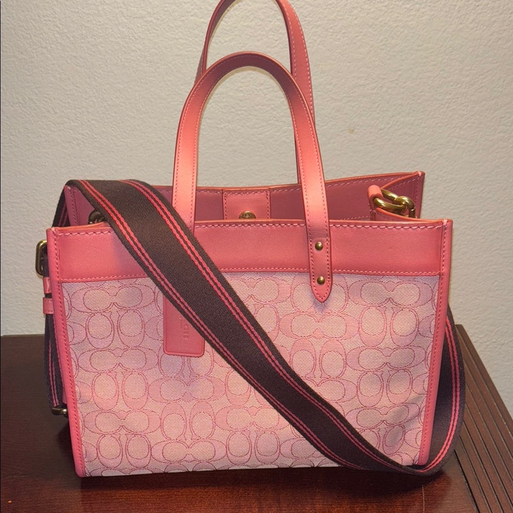 Coach Field Tote 30 In Signature Jacquard in Taffy Taffy - Picture 2 of 10